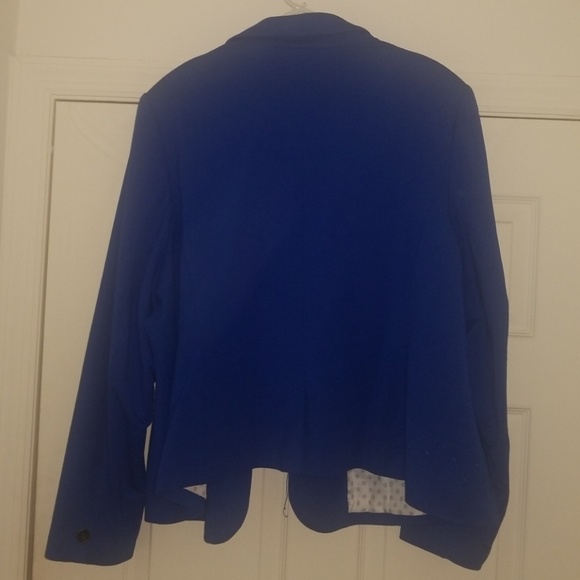 Blazer - Picture 3 of 3